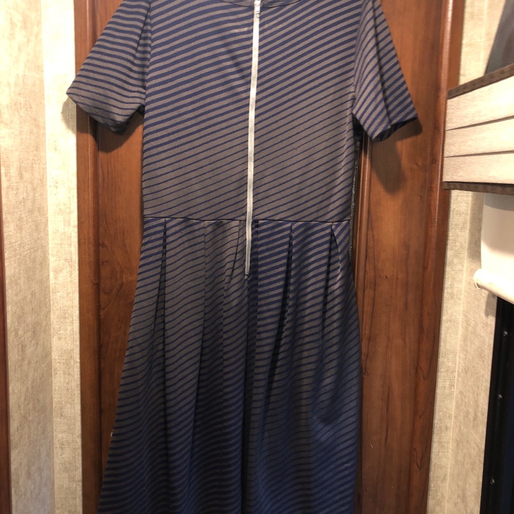 Short sleeved diagonal striped dress size L - Picture 2 of 5